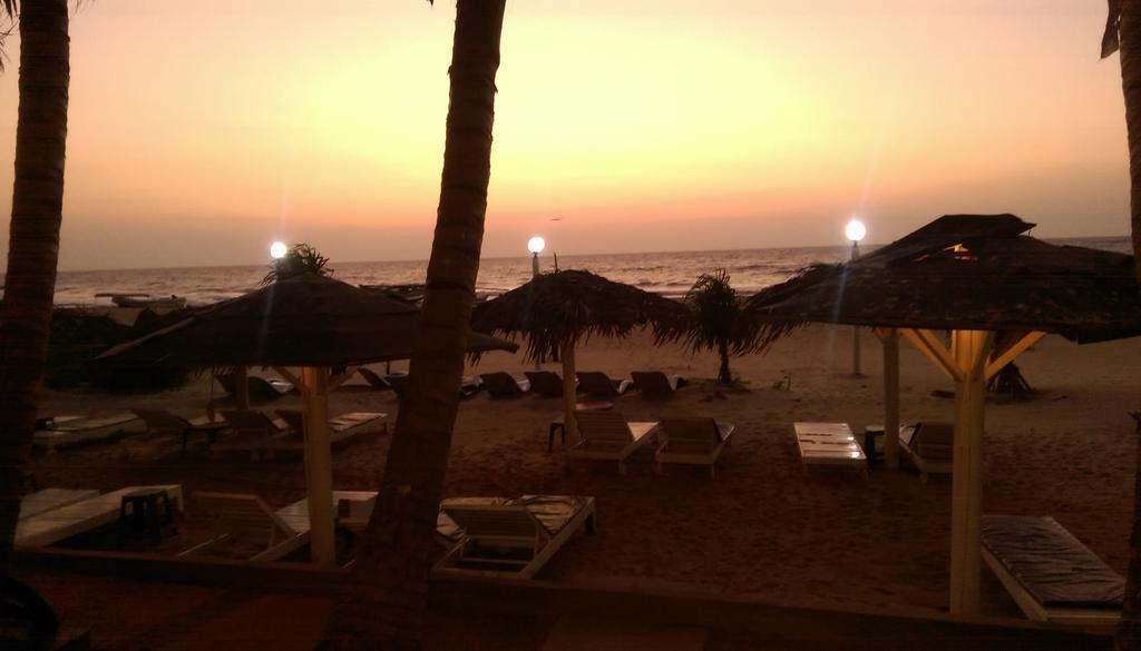 Lanka Beach Hotel Ettukala Extérieur photo