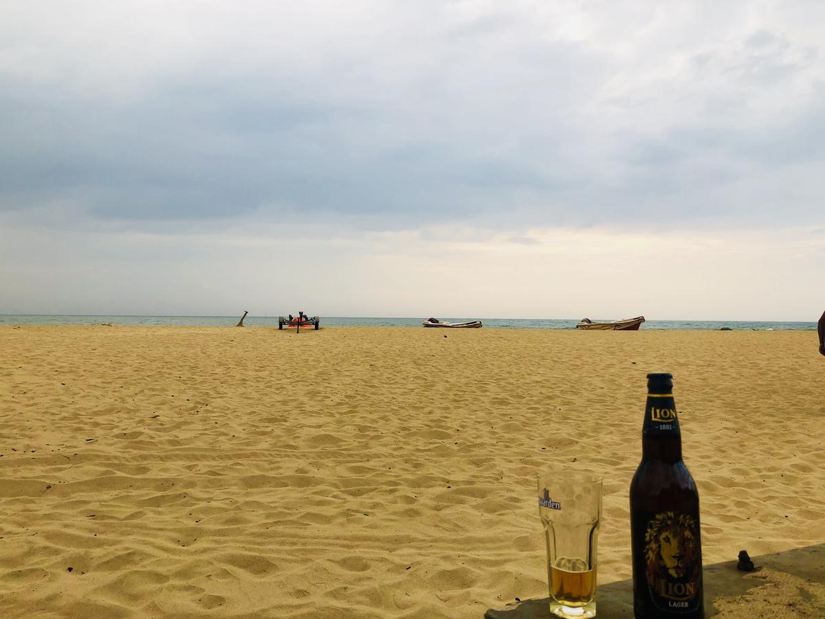 Lanka Beach Hotel Ettukala Extérieur photo